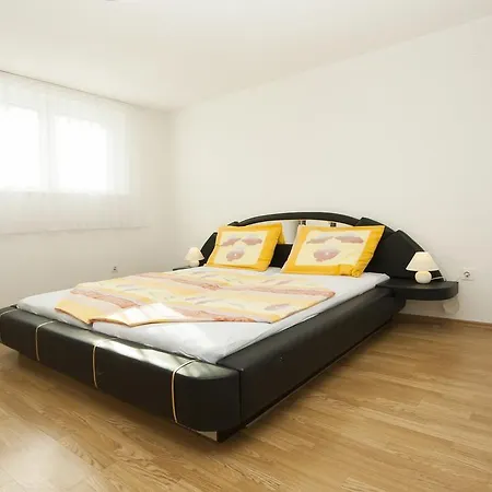 Appartmani Dzandara Apartment