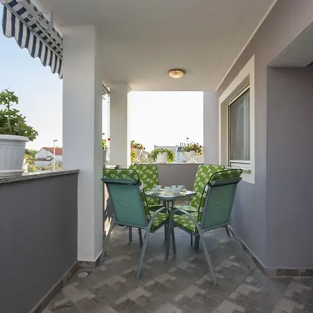 Appartmani Dzandara Apartment
