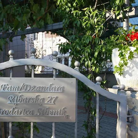 Appartmani Dzandara Apartment
