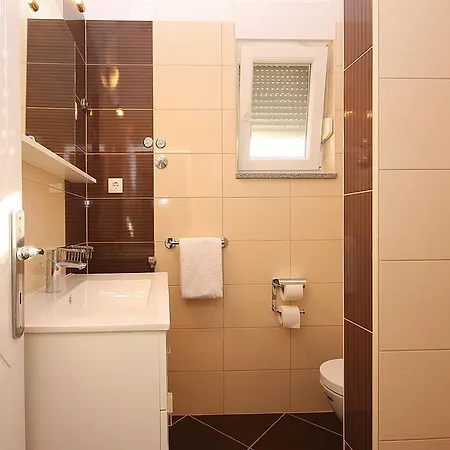 Appartmani Dzandara Apartment *
