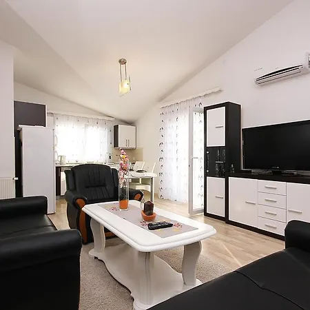 Apartment Appartmani Dzandara *