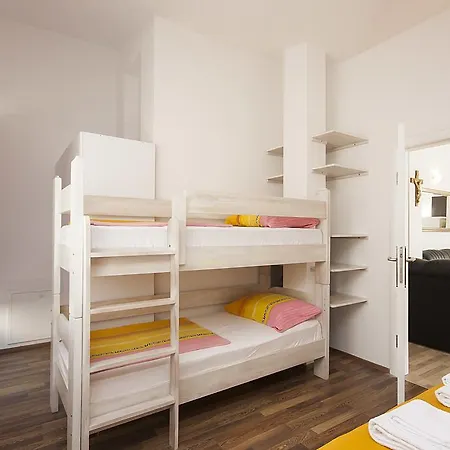 Appartmani Dzandara Apartment *