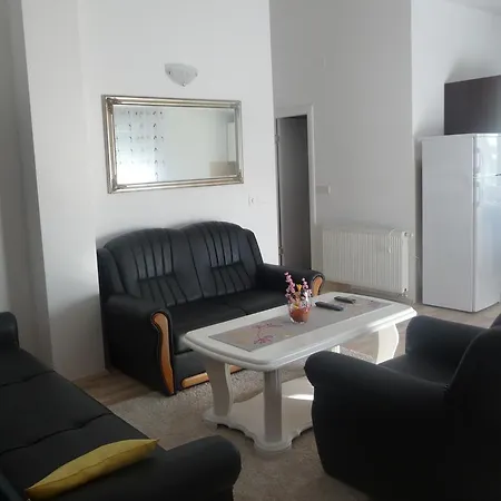 Appartmani Dzandara Apartment *