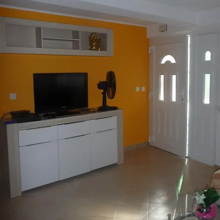 Appartmani Dzandara Apartment *