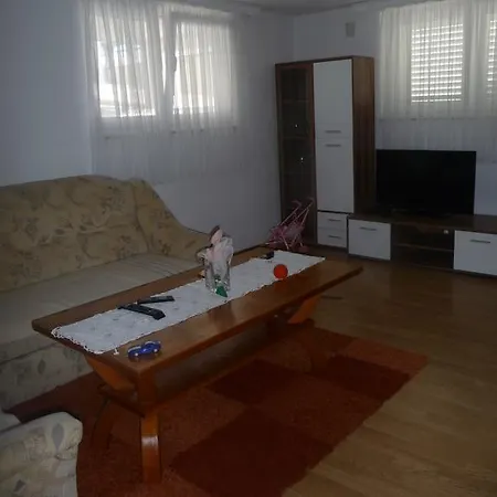 Apartment Appartmani Dzandara *