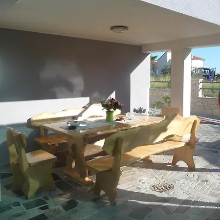 Appartmani Dzandara Apartment *