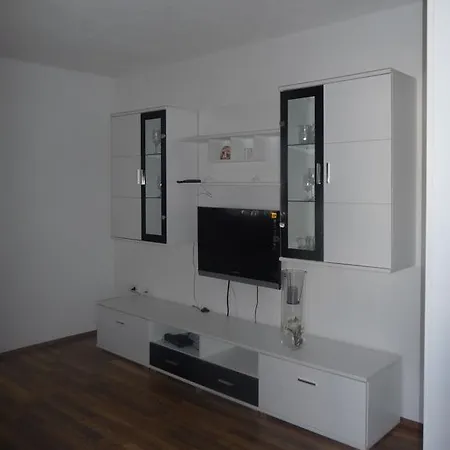 Appartmani Dzandara Apartment *