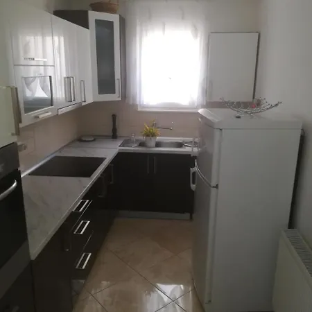 Appartmani Dzandara Apartment *